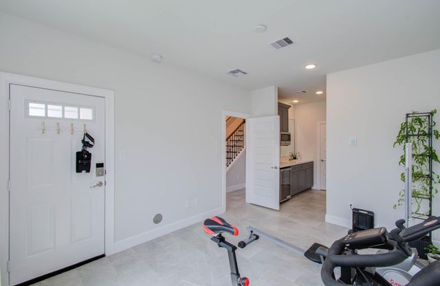 2816 Grand Fountains Drive B, Houston, TX 77054