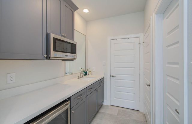 2816 Grand Fountains Drive B, Houston, TX 77054