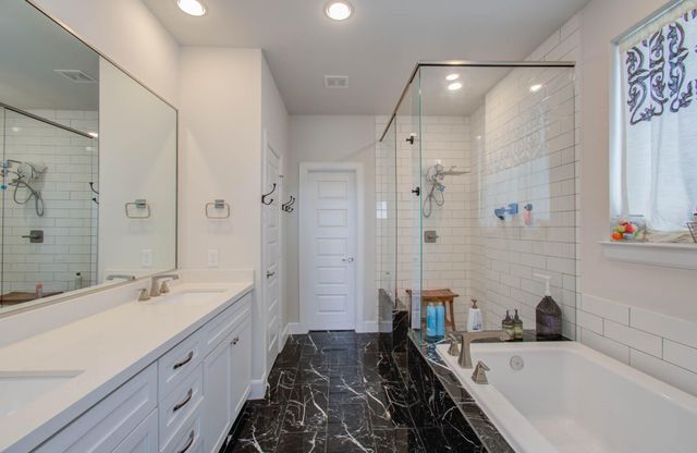 2816 Grand Fountains Drive B, Houston, TX 77054