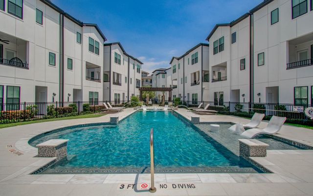 2816 Grand Fountains Drive B, Houston, TX 77054