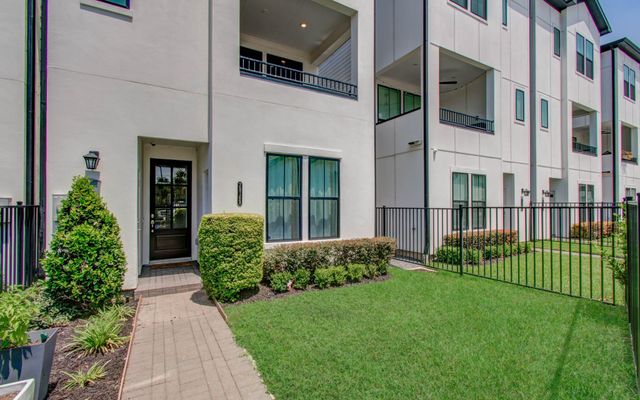 2816 Grand Fountains Drive B, Houston, TX 77054