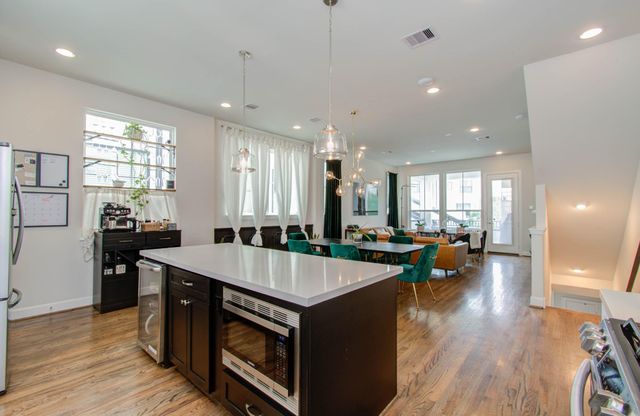 2816 Grand Fountains Drive B, Houston, TX 77054