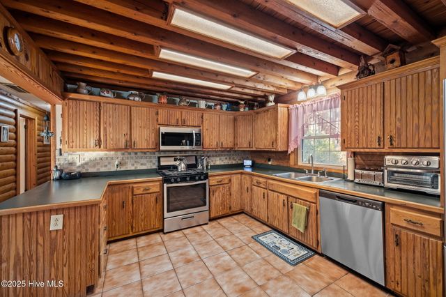 920 Jeff Road, Arapahoe, NC 28510