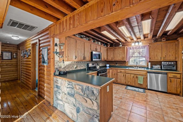 920 Jeff Road, Arapahoe, NC 28510