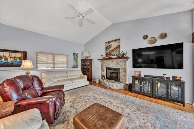 56 Brookside LN, Moneta, VA 24121