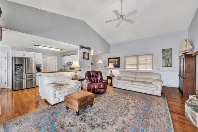 56 Brookside LN, Moneta, VA 24121
