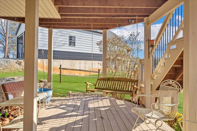 56 Brookside LN, Moneta, VA 24121
