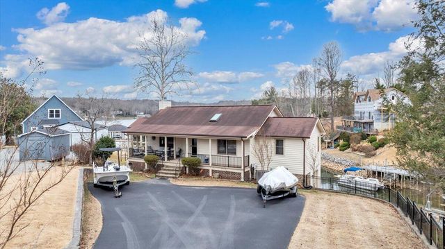 56 Brookside LN, Moneta, VA 24121