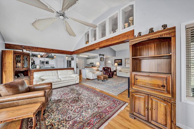 56 Brookside LN, Moneta, VA 24121