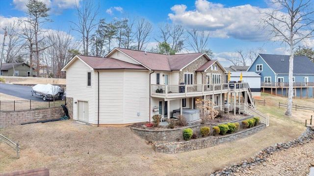 56 Brookside LN, Moneta, VA 24121