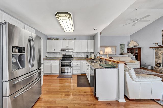 56 Brookside LN, Moneta, VA 24121