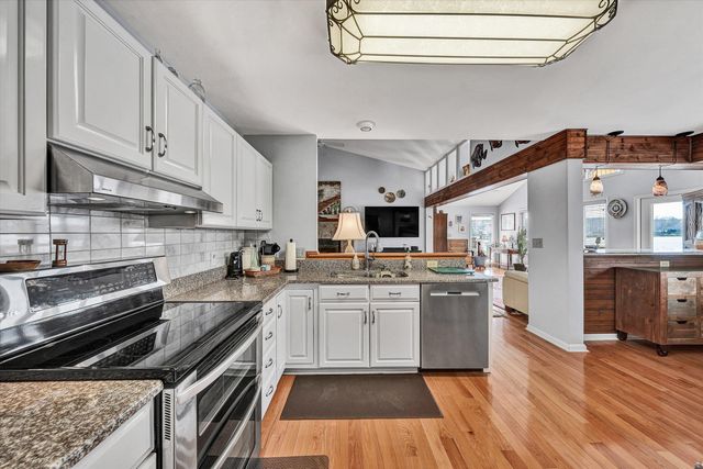 56 Brookside LN, Moneta, VA 24121