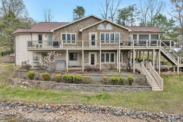 56 Brookside LN, Moneta, VA 24121