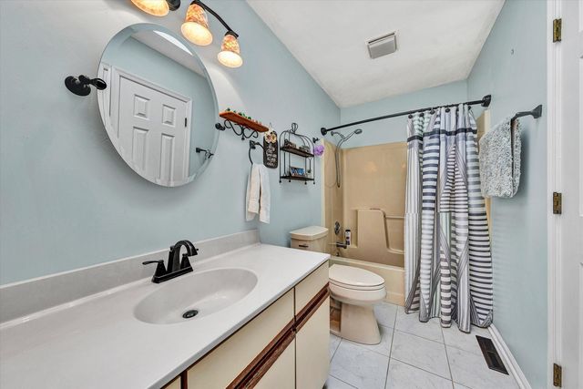 56 Brookside LN, Moneta, VA 24121