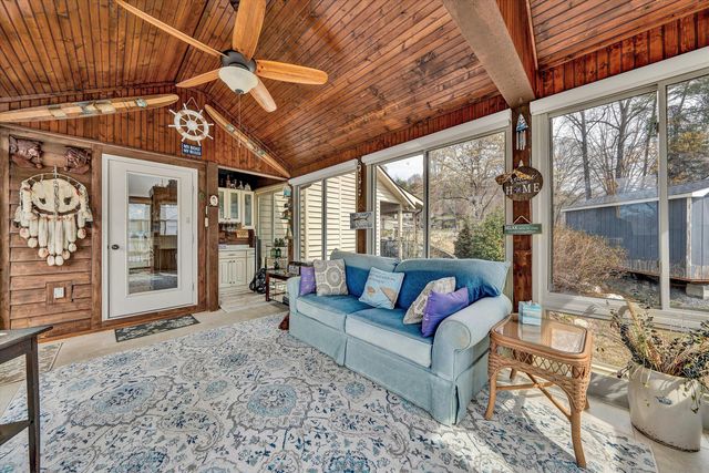 56 Brookside LN, Moneta, VA 24121