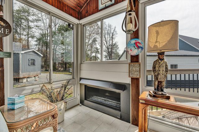 56 Brookside LN, Moneta, VA 24121
