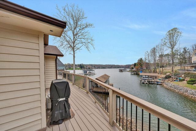 56 Brookside LN, Moneta, VA 24121