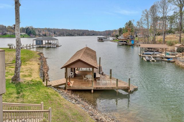 56 Brookside LN, Moneta, VA 24121