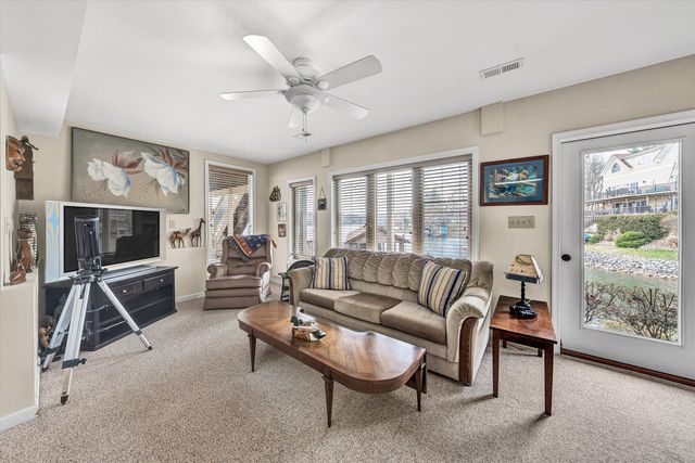 56 Brookside LN, Moneta, VA 24121
