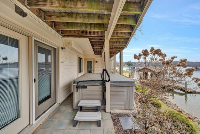56 Brookside LN, Moneta, VA 24121