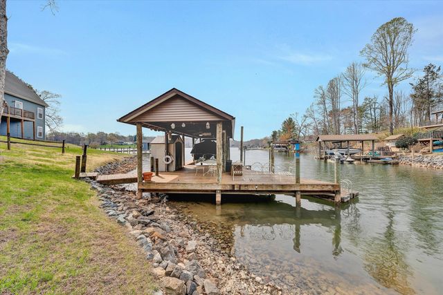 56 Brookside LN, Moneta, VA 24121