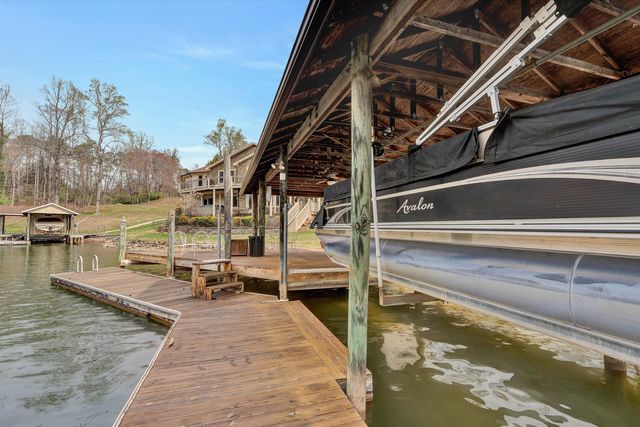 56 Brookside LN, Moneta, VA 24121