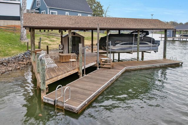 56 Brookside LN, Moneta, VA 24121