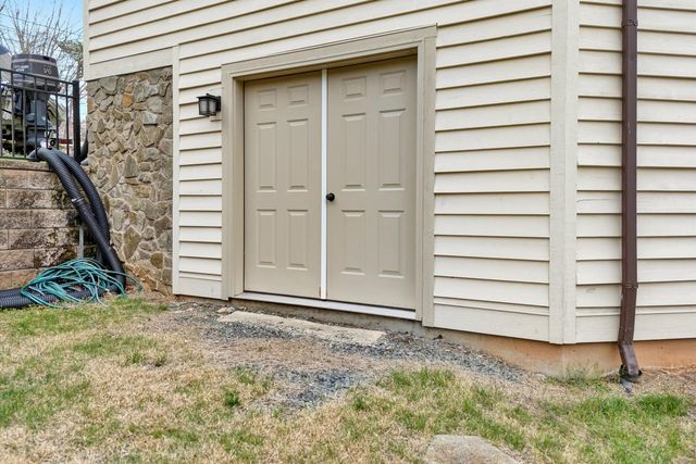 56 Brookside LN, Moneta, VA 24121