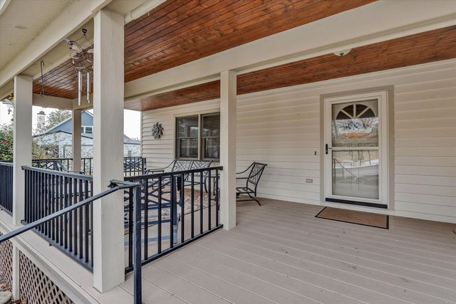56 Brookside LN, Moneta, VA 24121