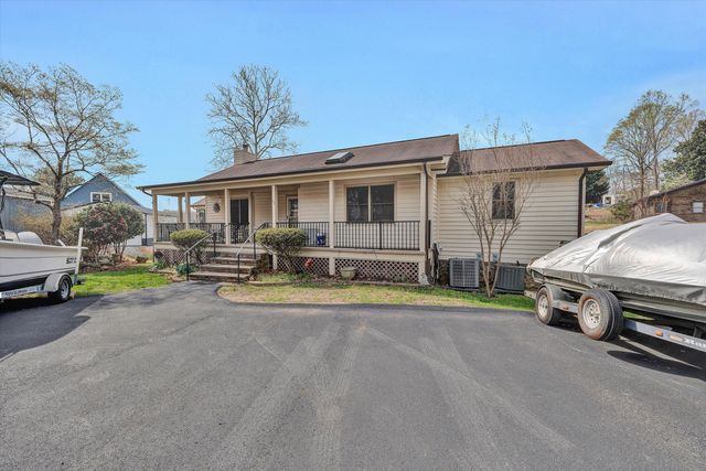 56 Brookside LN, Moneta, VA 24121