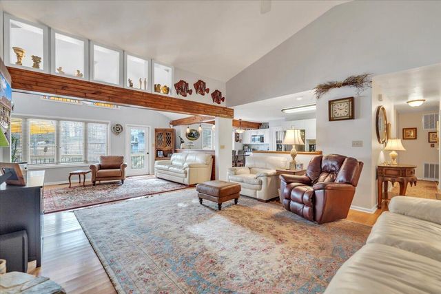 56 Brookside LN, Moneta, VA 24121