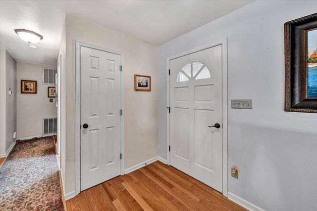 56 Brookside LN, Moneta, VA 24121