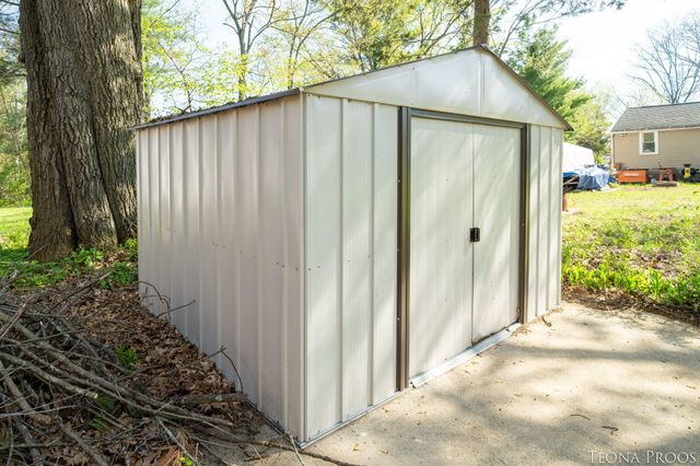 221 Bridge Road, Allegan, MI 49010