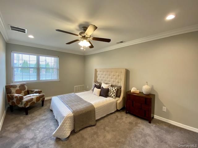 85 Westwood Drive 115, Westbury, NY 11590