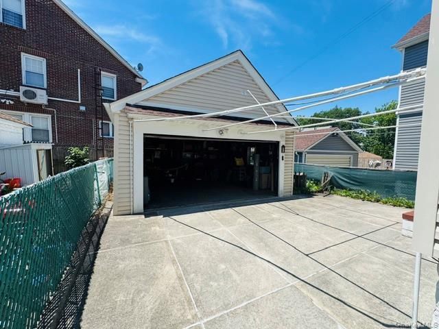 616 College Place, College Point, NY 11356