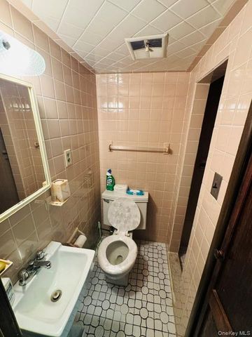 616 College Place, College Point, NY 11356