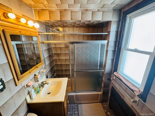 616 College Place, College Point, NY 11356