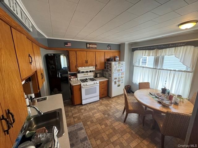 616 College Place, College Point, NY 11356