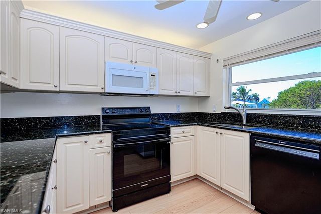 1100 8th AVE S 309C, Naples, FL 34102