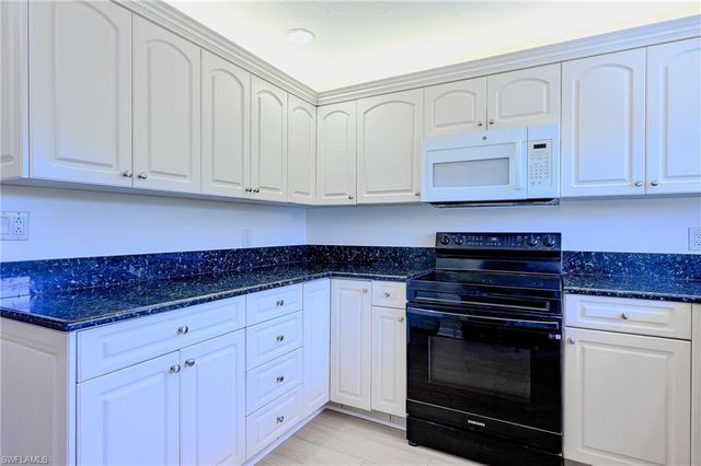 1100 8th AVE S 309C, Naples, FL 34102