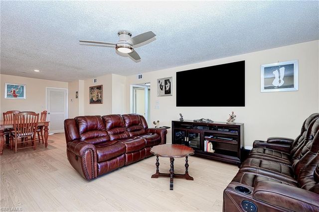 1100 8th AVE S 309C, Naples, FL 34102