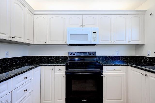 1100 8th AVE S 309C, Naples, FL 34102