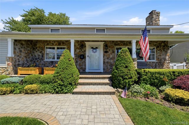 87 Laurel Drive, Massapequa Park, NY 11762