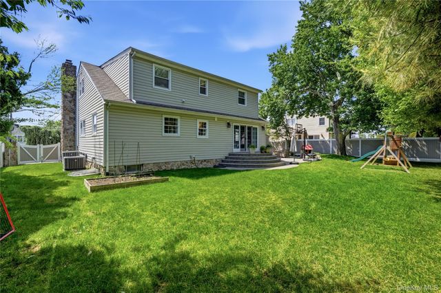 87 Laurel Drive, Massapequa Park, NY 11762