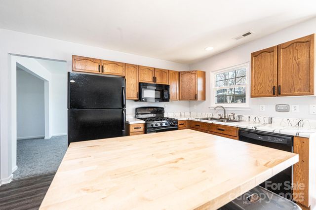102 Brewster Court, Mooresville, NC 28115
