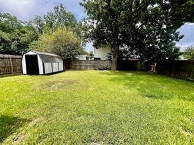 2102 Blueberry Lane, Pasadena, TX 77502
