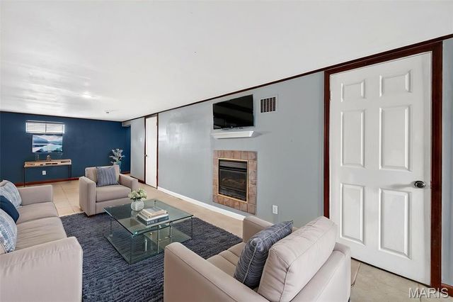 7433 Morganford Road, St Louis, MO 63116