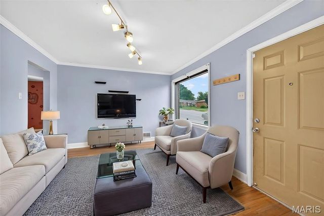 7433 Morganford Road, St Louis, MO 63116