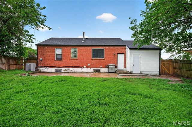 7433 Morganford Road, St Louis, MO 63116