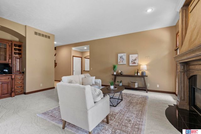 6142 Old Farm Court, Lincoln, NE 68512